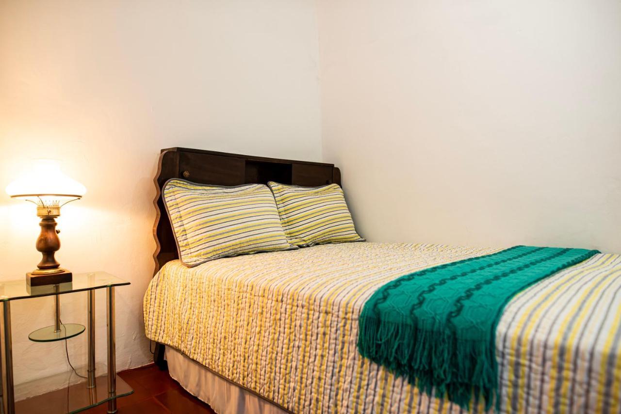 Hostal Victoria Granada Luaran gambar