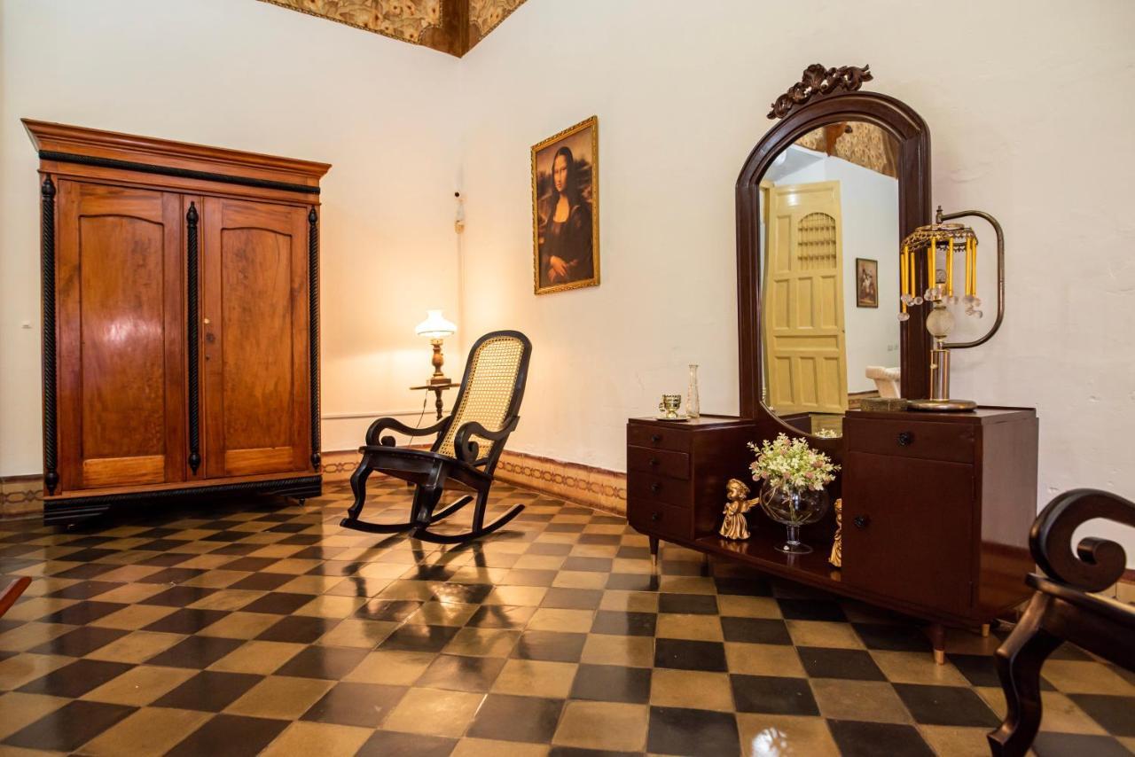 Hostal Victoria Granada Luaran gambar