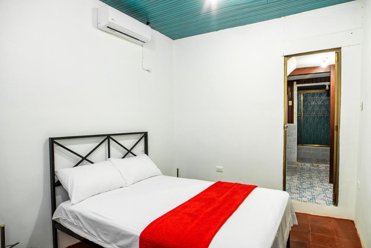 Hostal Victoria Granada Luaran gambar