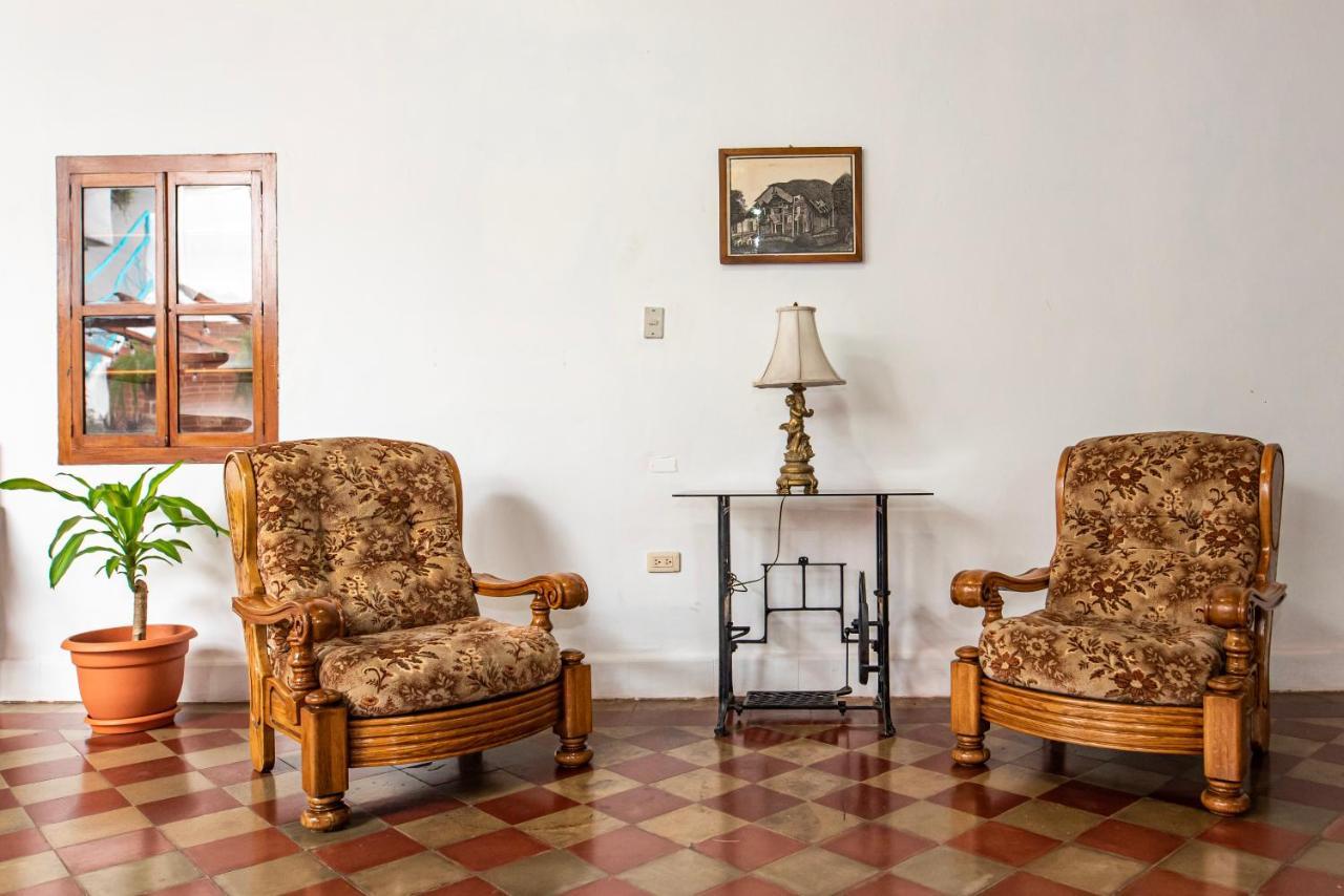 Hostal Victoria Granada Luaran gambar