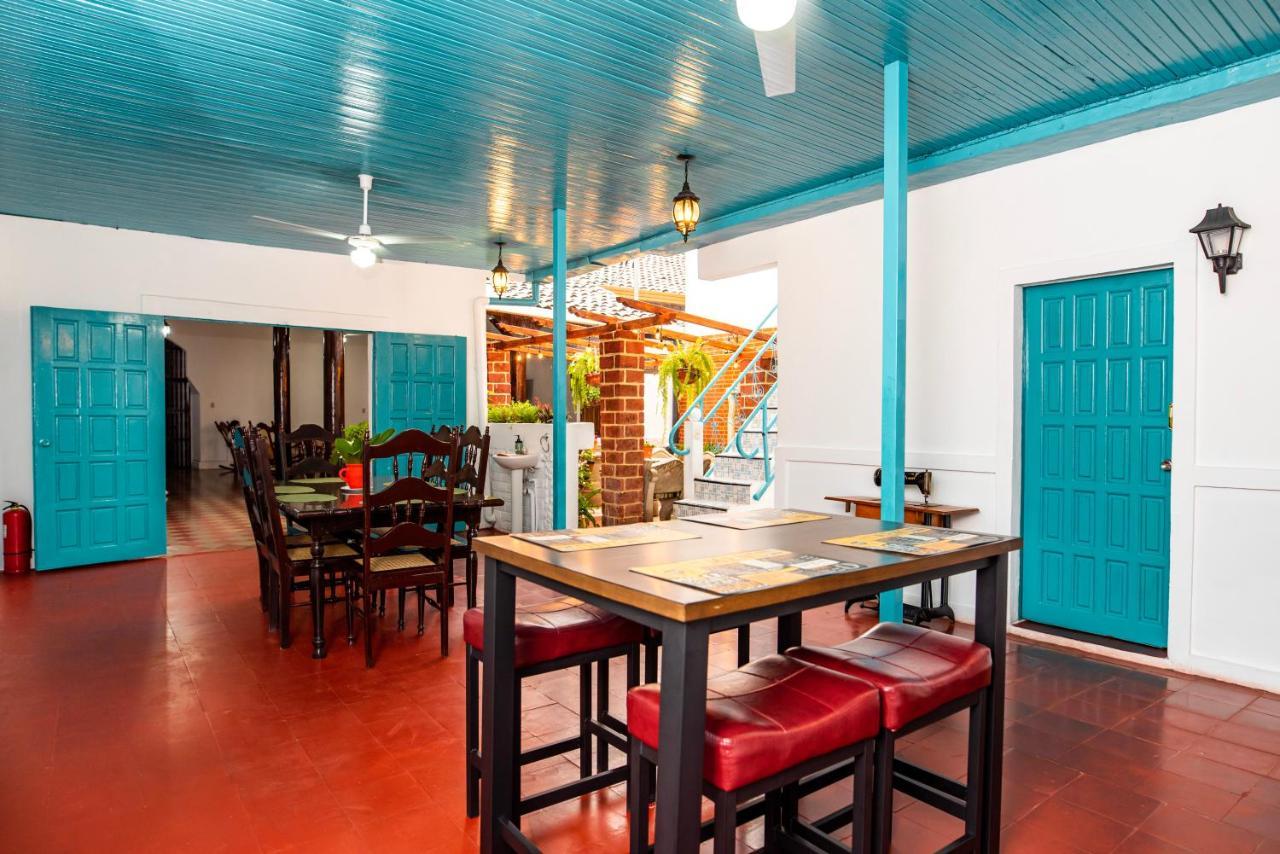 Hostal Victoria Granada Luaran gambar
