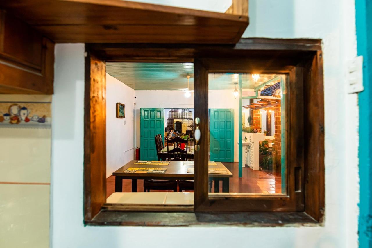 Hostal Victoria Granada Luaran gambar