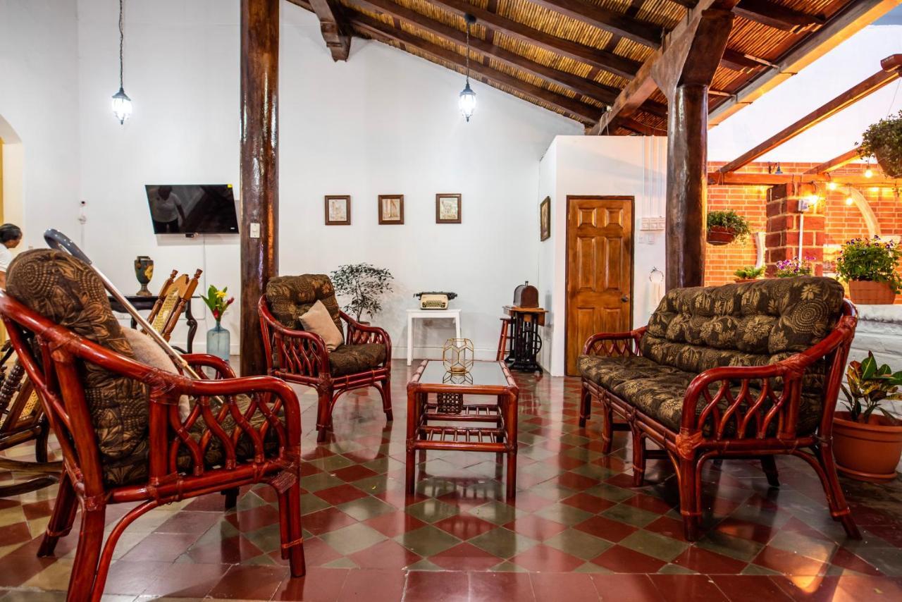 Hostal Victoria Granada Luaran gambar