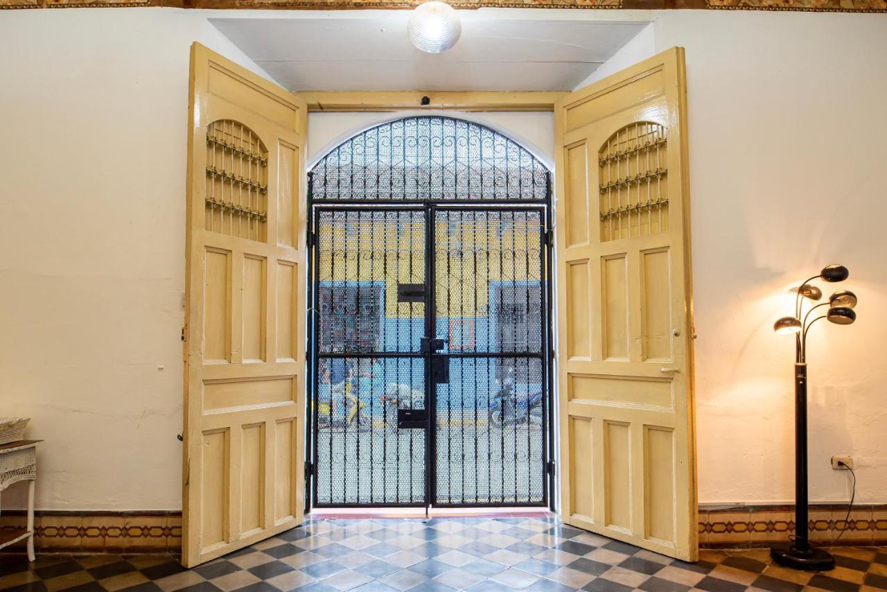 Hostal Victoria Granada Luaran gambar