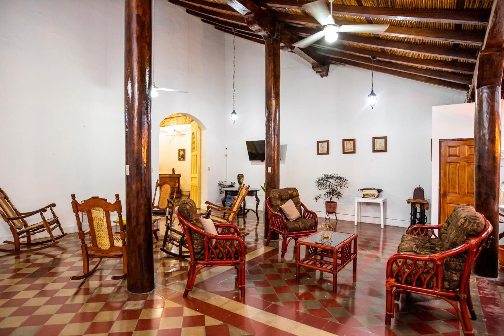 Hostal Victoria Granada Luaran gambar