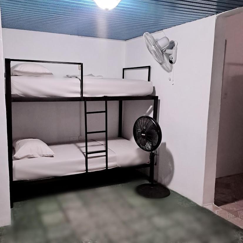 Hostal Victoria Granada Luaran gambar